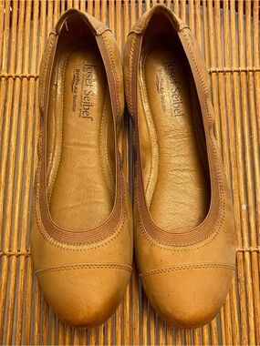 Josef Seibel Dainty Leather Ballet Flats Neutral Camel Colored Cap-Toe Size 7.5